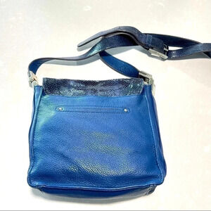 B. MAKOWSKY BLUE LEATHER REPTILE  SKIN EMBOSSED PATERN CROSSBODY BAG